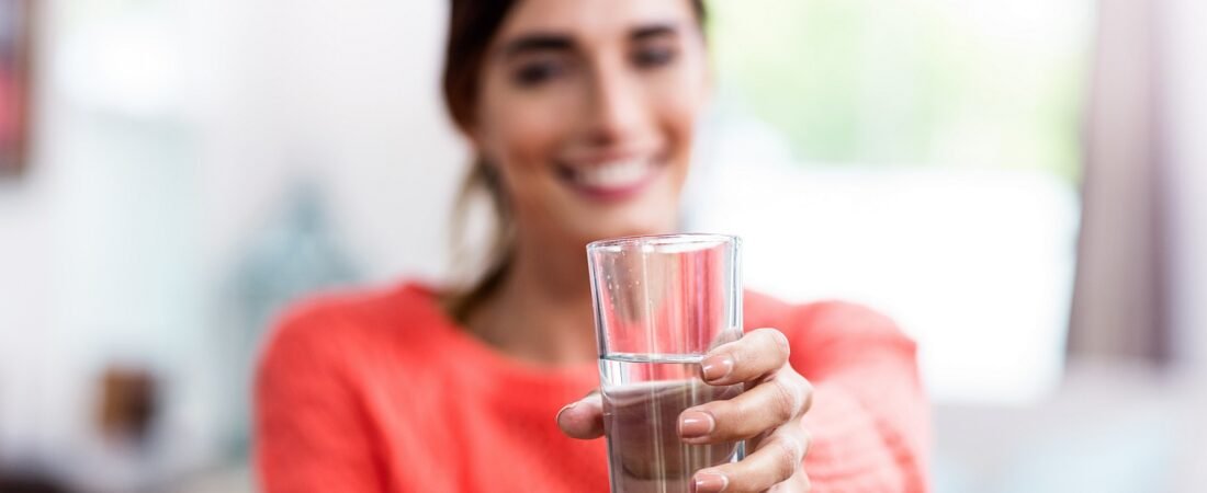 Drinking Alkaline Water: Benefits, Risks & Myths – A Doctor’s Guide