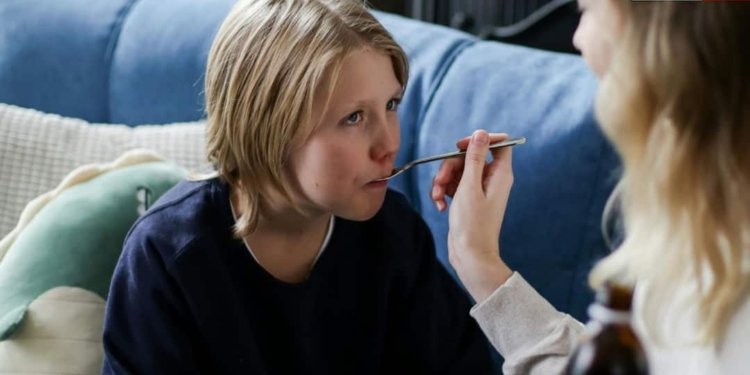 When Is Cough Syrup Safe for Children and When Can It Be Dangerous Know Everything Here Cough Syrup: बच्चों को कफ सिरप कब देना फायदेमंद और कब खतरनाक? जान लें हर बात