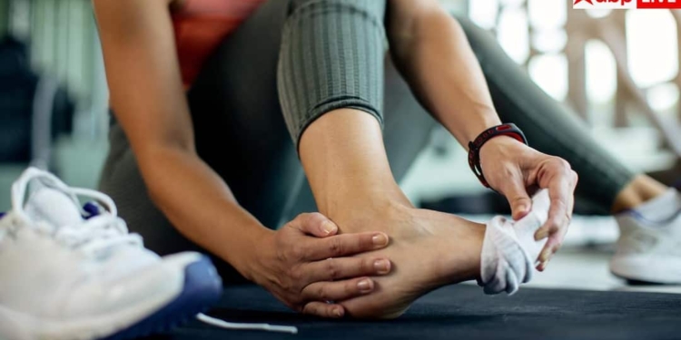 If Your Legs Stay Swollen, Be Careful These Three Vital Organs Could Be at Risk Leg Swelling: सूजे रहते हैं आपके पैर तो हो जाएं सावधान, कभी भी फेल हो सकते हैं शरीर के ये तीन अंग