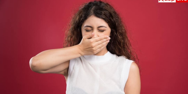 Dont Ignore Frequent Mouth Ulcers They May Be a Sign of a Serious Disease Mouth Ulcers: मुंह में बार-बार हो रहे हैं छाले तो हल्के में लेने की न करें गलती, हो सकती है ये बड़ी बीमारी