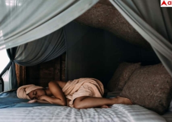 Sleep Disrupting Foods: बिस्तर पर जाने से पहले कभी नहीं खानी-पीनी चाहिए ये चीजें, नाम जानकर उड़ जाएंगे होश