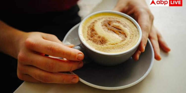 अब कॉफी में हल्दी का तड़का, जानिए टर्मरिक कॉफी को लेकर एक्सपर्ट्स के बताए 7 जबरदस्त फायदे