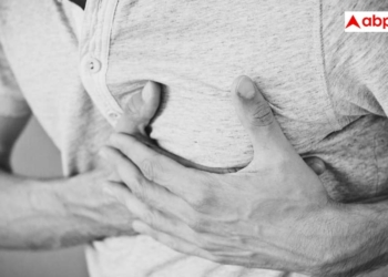 क्या आपको भी गैस की वजह से होता है सीने में दर्द? एक्सपर्ट्स से जानिए इसके कारण और 5 आसान घरेलू उपाय