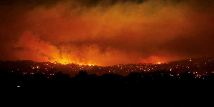 Australia bushfires to burn out of control for weeks, authorities say