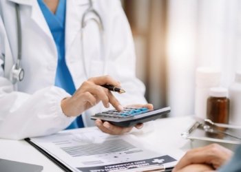 Karnataka bars treatment of private in-patients by government doctors