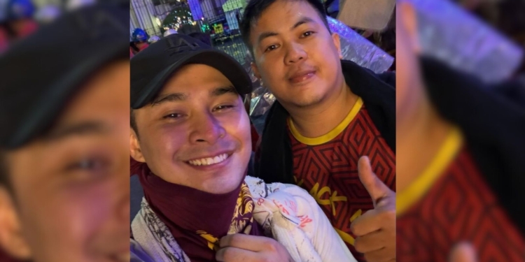 McCoy de Leon kisses Nazareno cross during longest Traslacion