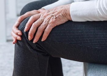 Why knees produce sounds and when medical attention is needed, experts explain