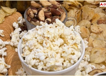 सर्दियों में लगती है बार-बार भूख, जानें चिप्स या पॉपकॉर्न में से आपके लिए क्या है बेहतर?