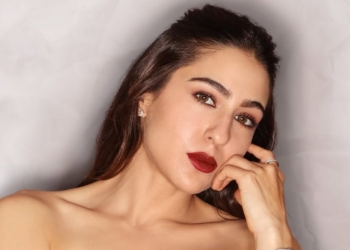What's inside Sara Ali Khan's bag?