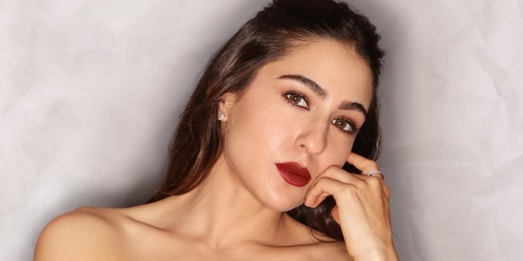 What's inside Sara Ali Khan's bag?