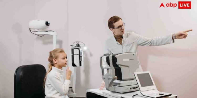 आंखों में दिखे यह लक्षण तो समझ जाएं होने वाला है डिमेंशिया, तुरंत भागें डॉक्टर के पास