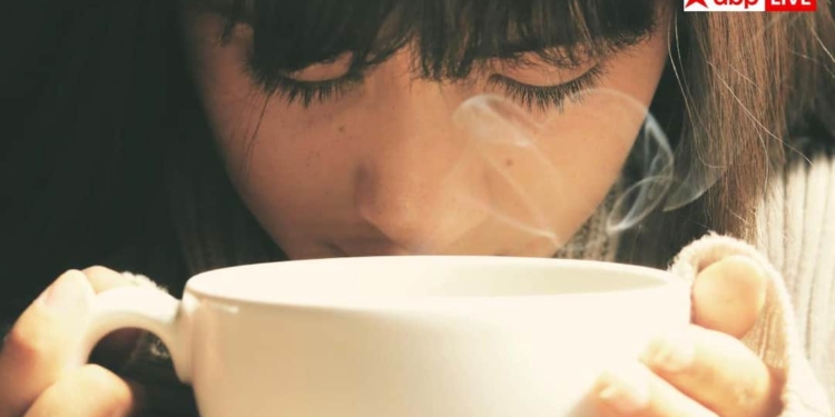 क्या आप भी तेज गर्म चीजें पी लेते हैं तुरंत, बदल लें यह आदत वरना ग्रासनली में हो जाएगा कैंसर