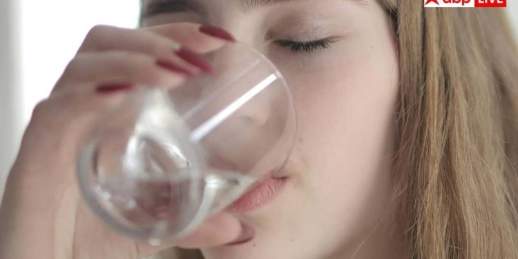 डिहाइड्रेशन से सिकुड़ सकता है दिमाग, जानें पानी की कमी से दिमाग-शरीर को कितना होता है नुकसान?