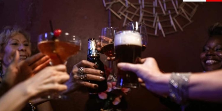 व्हिस्की या बियर, कौन-सी अल्कोहॉलिक ड्रिंक आपकी सेहत के लिए कम खतरनाक?