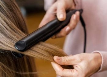 सावधान! हेयर स्ट्रेटनिंग कराने गई थी 17 साल की लड़की, फेल हो गई किडनी, सामने आई वजह