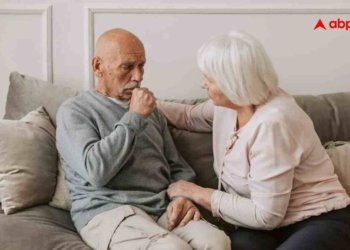 हमें क्यों आती है खांसी, क्या फेफड़ों में जमा बलगम हमारे लिए होता है खतरनाक?