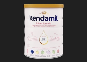 A container of Kendal Nutricare Canada Ltd.'s 1049 g infant formula with whole milk is shown.