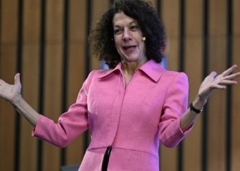 Bacteria can talk to each other and are multilingual, says biologist