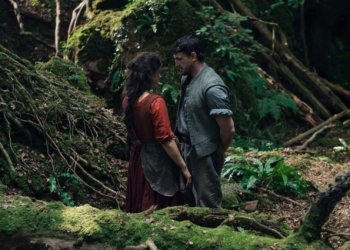 'Hamnet' review: Grief through the Bard and his wife's eyes