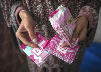 Menstrual pads and tampons can contain toxic substances; is this something to worry about?