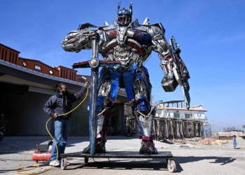 Pakistani sculptor transforms scrap into colossal metal artworks