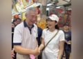 Pan Lingling received ang pow from Singapore politician during his CNY walkabout