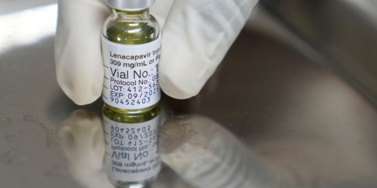 Scientists confirm HIV capsid is a good drug target despite resistance