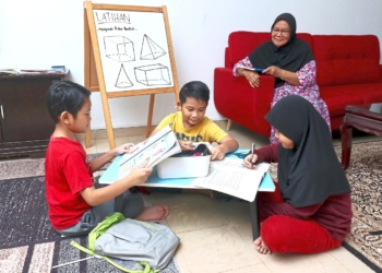 Seniors, babysit your grandchildren for your brain