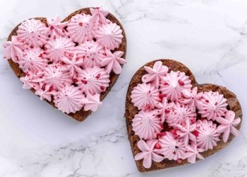 Valentine DIY treat: Heart-shaped Mini Chocolate Cakes