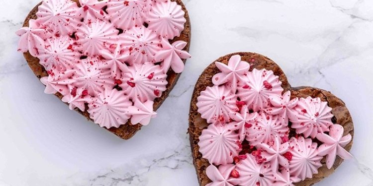 Valentine DIY treat: Heart-shaped Mini Chocolate Cakes