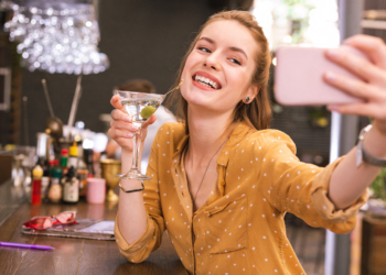 Youth Alcohol Cravings May Rise While Scrolling Social Media, Study Suggests