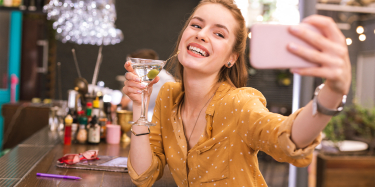 Youth Alcohol Cravings May Rise While Scrolling Social Media, Study Suggests