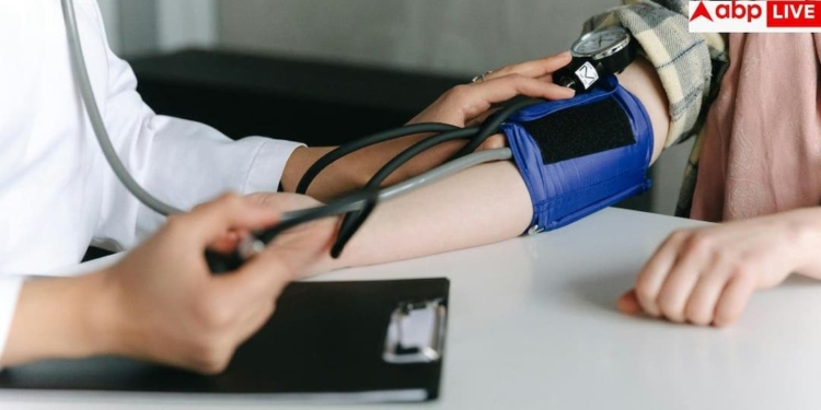 High Blood Pressure In Young Adults: 20 से 30 की उम्र में ही क्यों घेर रहा बीपी, किन दिक्कतों से हो रही यह बीमारी?