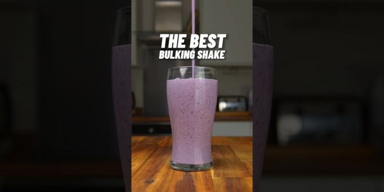 THE TASTIEST High Calorie Bulking Shake! 🔥🥤 OVER 900 Calories!