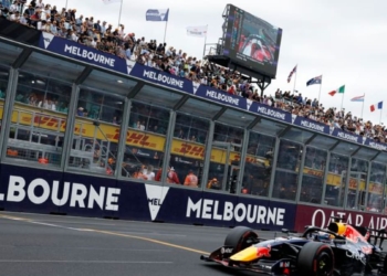 Verstappen crashes out in first qualifying session