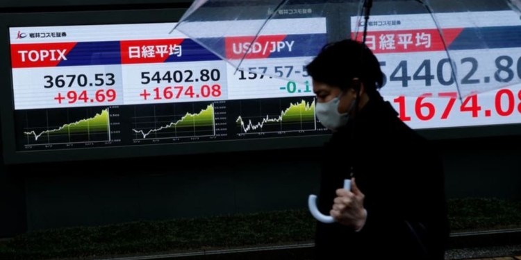 Asia shares wary, oil volatile as war drags on
