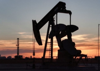 US crude oil futures rise over $1 in early Asia trade