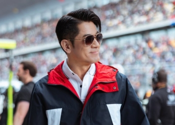 Aaron Kwok draws huge crowd at Chinese Grand Prix, stays calm as fans swarm him