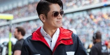 Aaron Kwok draws huge crowd at Chinese Grand Prix, stays calm as fans swarm him