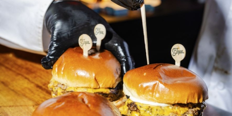 Amid a family feud, burgers hit the spot for Brooklyn Beckham