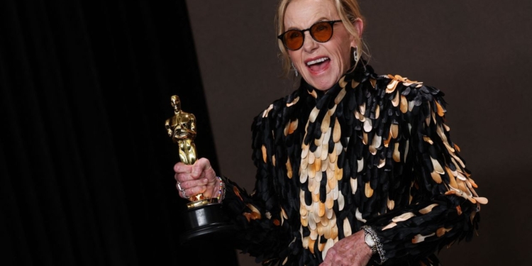 Amy Madigan wins Oscar for 'Weapons,' 40 years after her first nomination