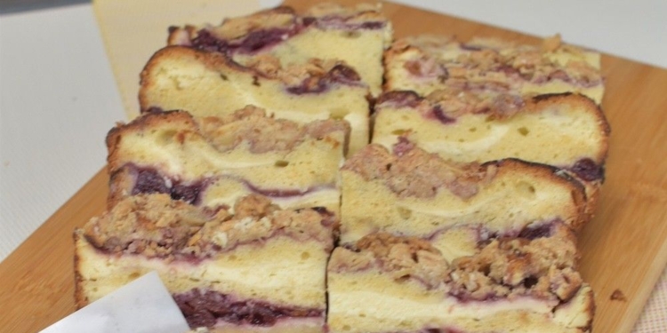 Cream Cheese&Acirc;&nbsp;Cherry&Acirc;&nbsp;Cake