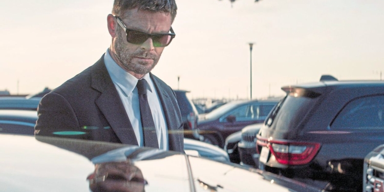 'Crime 101' review: Chris Hemsworth-starring heist thriller brings the heat