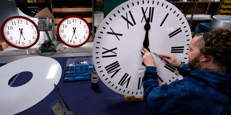 How Springing Forward to Daylight Saving Time Can Affect Health