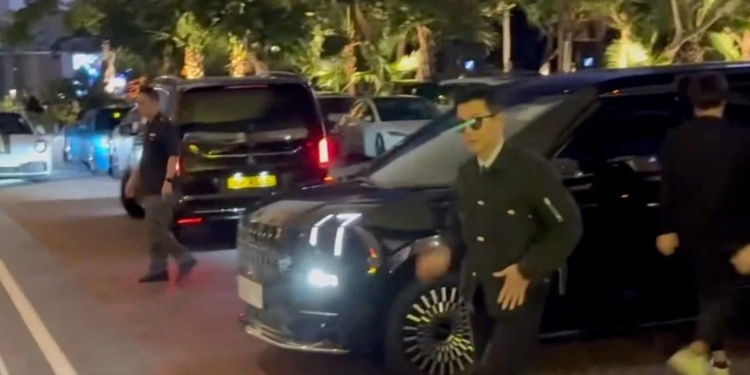 Louis Koo allegedly struck by laser pointer at awards show; fans demand action