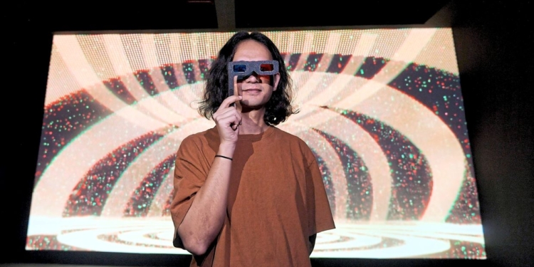 Malaysian new media artist revives 3D glasses in his debut exhibition