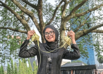 Revitalising the traditional art of ketupat weaving