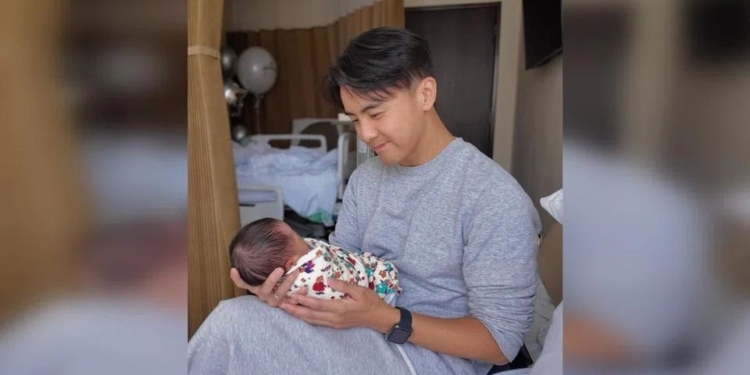 Singaporean singer Derrick Hoh welcomes second daughter