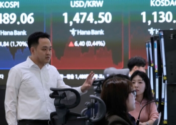 Most Asian equities drop as Mideast crisis rages, though oil dips