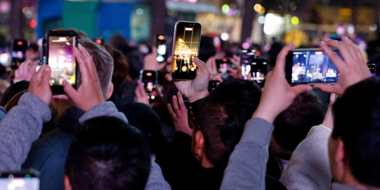 U.S. social media addiction trial jury struggles for consensus